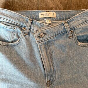 Abercrombie & Fitch Curve Love 90's Straight Cross Fly - Size 29 - Light Wash